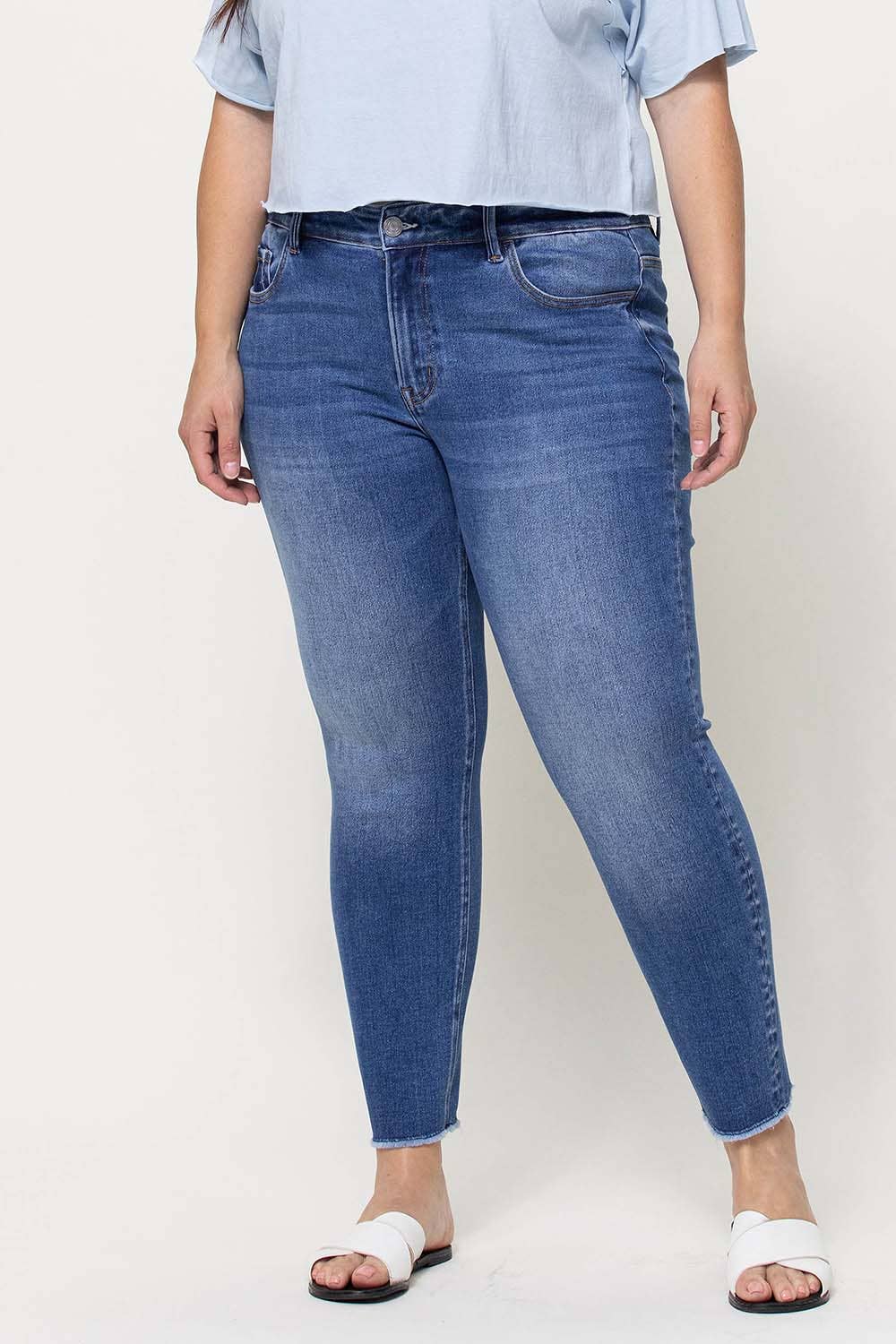 PLUS SIZE MID RISE RAW HEM CROP SKINNY JEANS