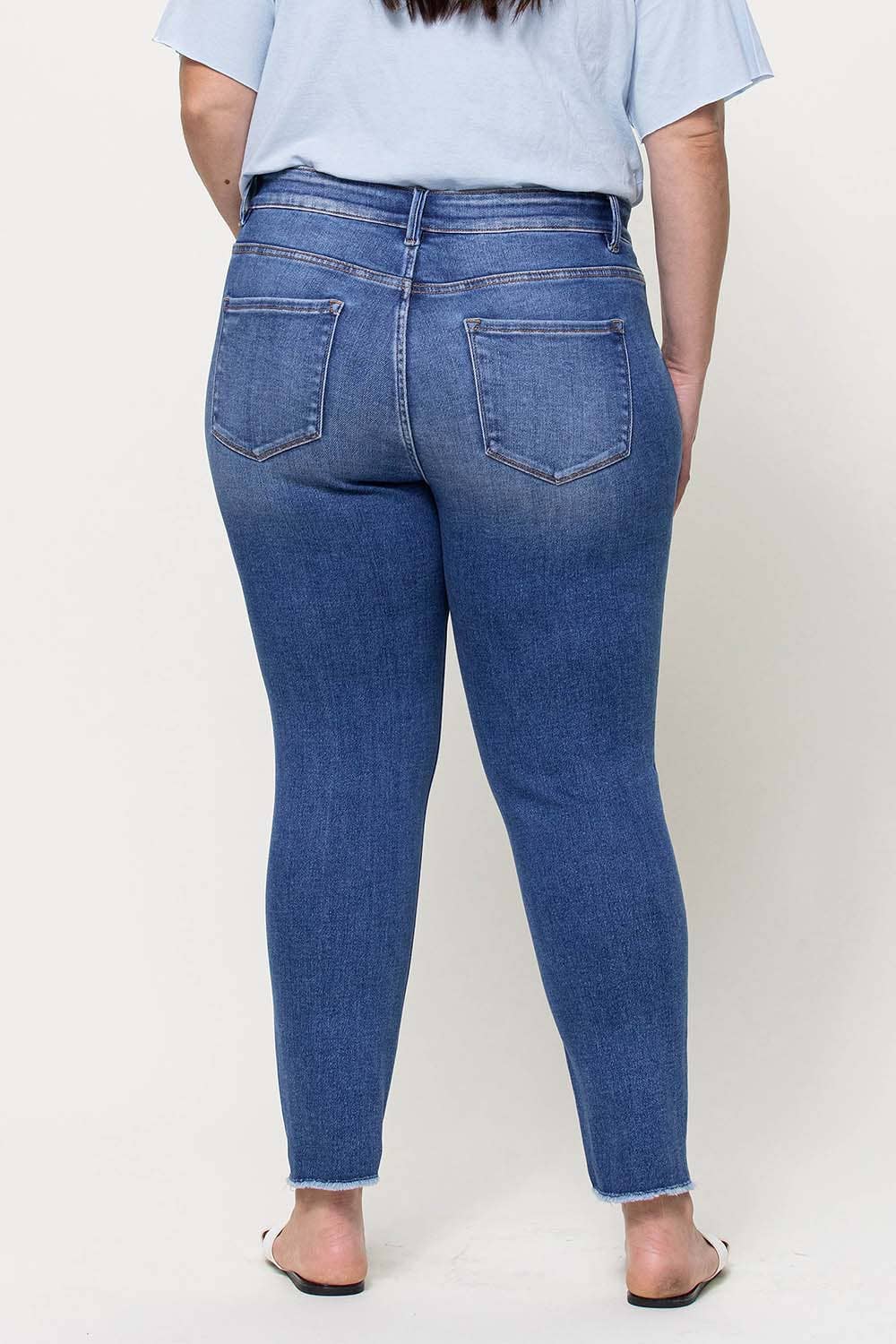 PLUS SIZE MID RISE RAW HEM CROP SKINNY JEANS
