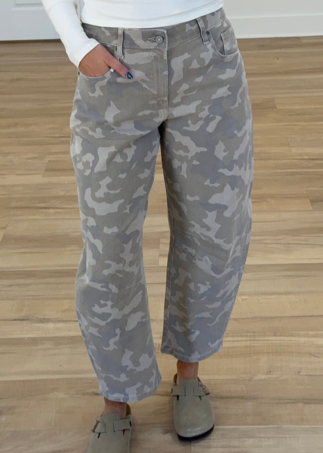 Camo Crush Barrel Jeans | Tan