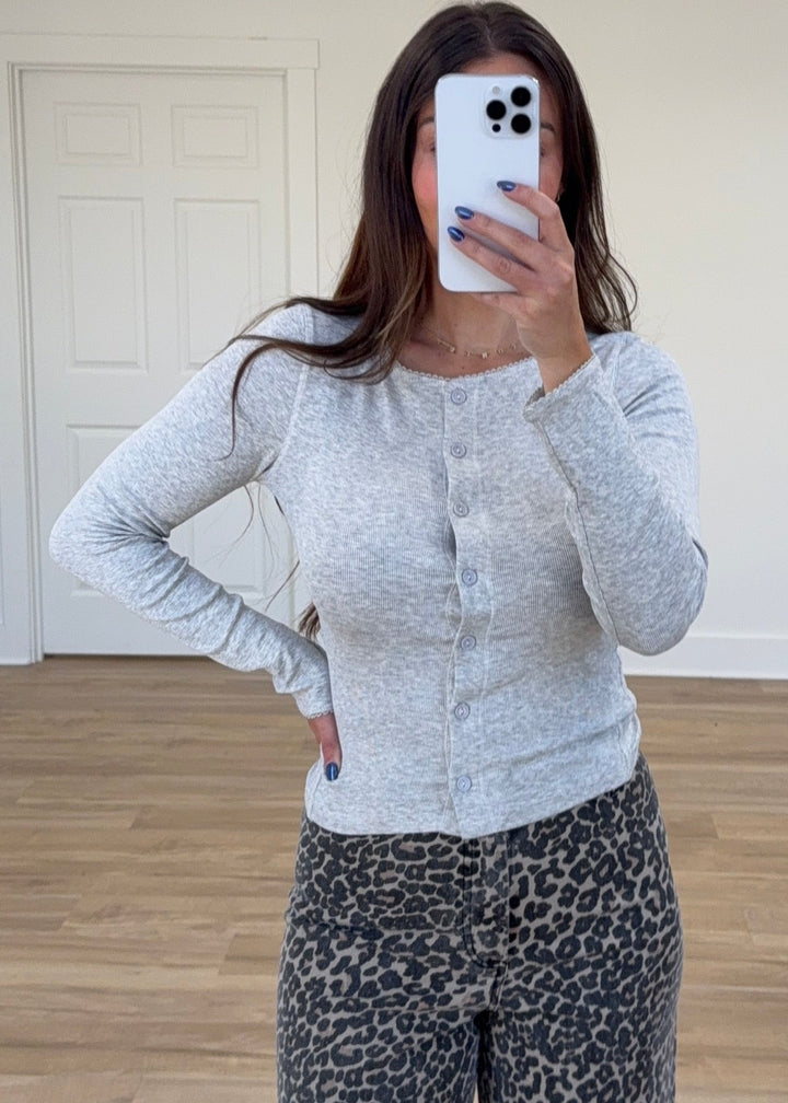 Sawyer Button Top | Gray