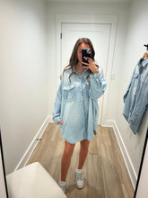 Load image into Gallery viewer, Light Denim Oversized Jacket
