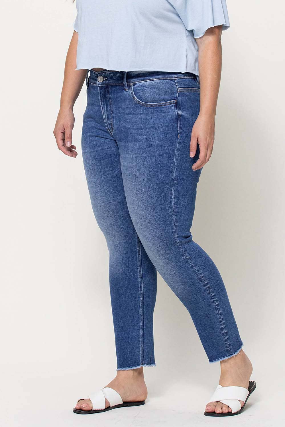 PLUS SIZE MID RISE RAW HEM CROP SKINNY JEANS