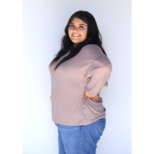 Load image into Gallery viewer, The Miyah Top | Curvy | One Left
